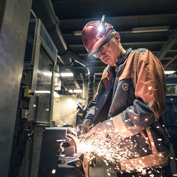 Ledlenser P5R Black Hand flashlight LED - Flashlights - Lighting - Techbox