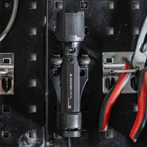 Ledlenser P7R Pro Black Hand flashlight LED | Techbox
