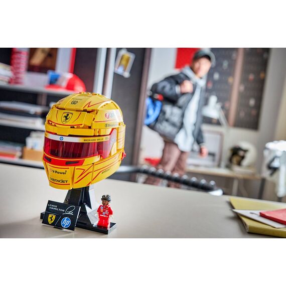 LEGO EDITIONS 43022 Scuderia Ferrari HP Lewis Hamilton Helmet |  Techbox