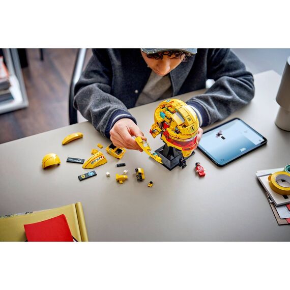 LEGO EDITIONS 43022 Scuderia Ferrari HP Lewis Hamilton Helmet |  Techbox