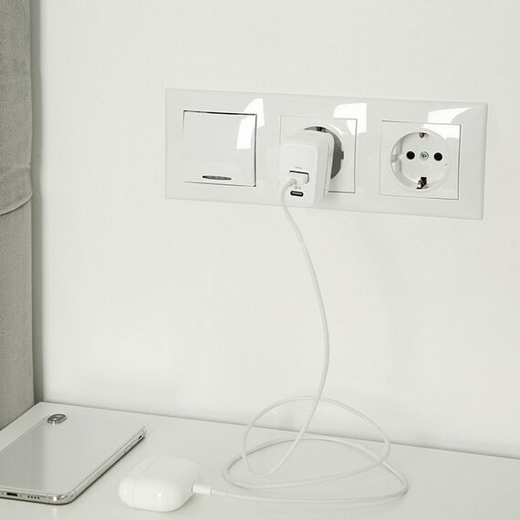 Qoltec 51825 GaN 45W charger| 5-20V | 1.5-3A | 1 x USB-C PD | 1x USB QC 3.0 | White