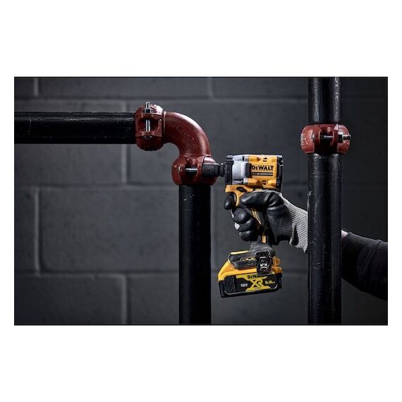 DeWALT DCF922P2T-QW power wrench 2500 RPM 610 N⋅m