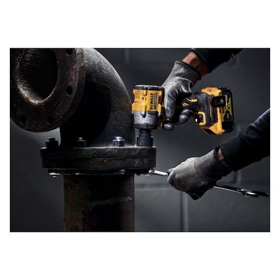DeWALT DCF922P2T-QW power wrench 2500 RPM 610 N⋅m
