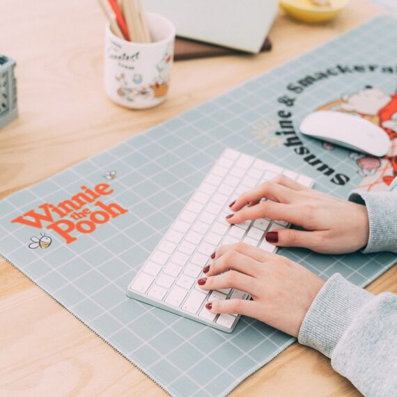 WINNIE THE POOH & Friends - XL Desktop Mat