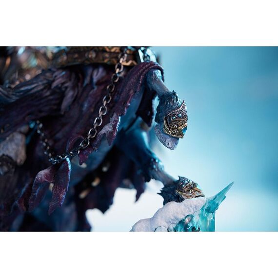 World of Warcraft Statue The Lich King & Invincible 68 cm