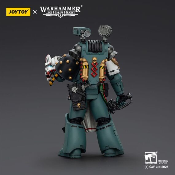 Warhammer 40,000: Sons of Horus Action Figure Legion Apothecary 12 cm