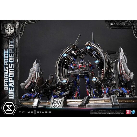 Transformers: Dark of the Moon (Film) Museum Masterline Statue Optimus Prime Weapons Depot 127 cm
