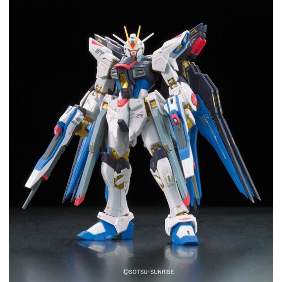 GUNDAM - Model Kit - Real Grade - ZGMF-X20A Strike Freedom - 13 CM
