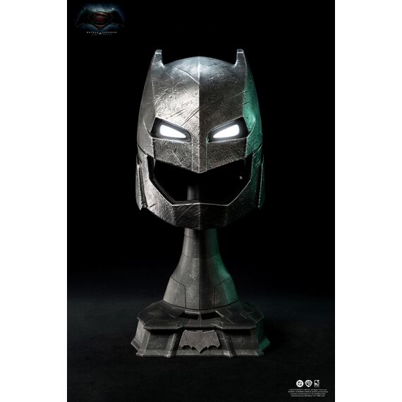 BATMAN V SUPERMAN - Armored Batman Helmet - Replica 1/1