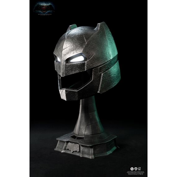 BATMAN V SUPERMAN - Armored Batman Helmet - Replica 1/1