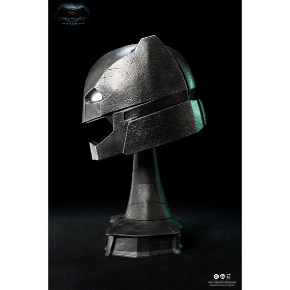 BATMAN V SUPERMAN - Armored Batman Helmet - Replica 1/1