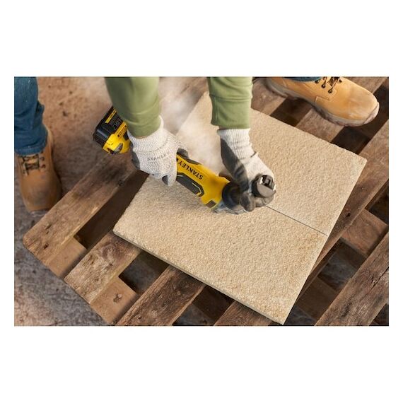 Stanley SFMCG700B angle grinder