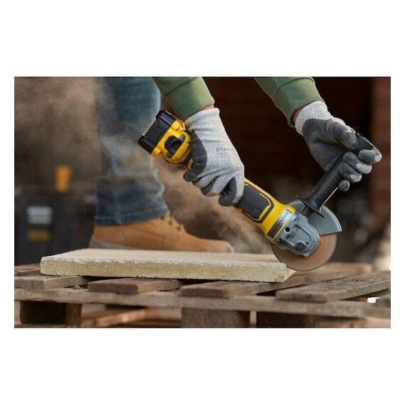 Stanley SFMCG700B angle grinder