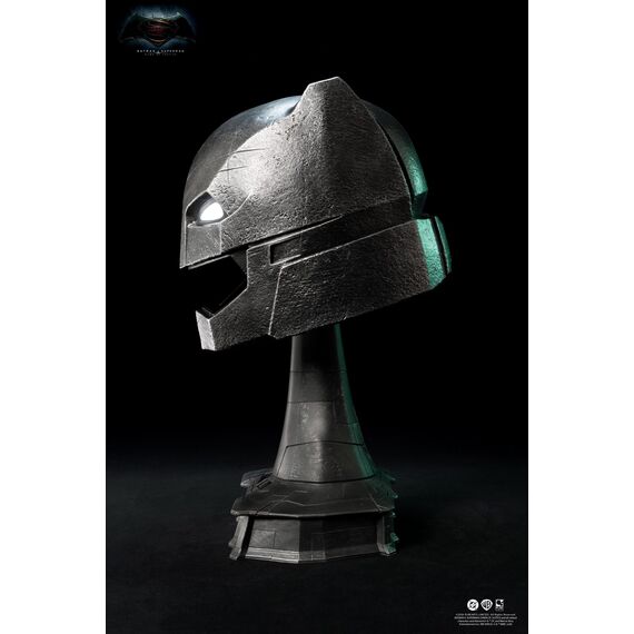 BATMAN V SUPERMAN - Armored Batman Helmet - Replica 1/1