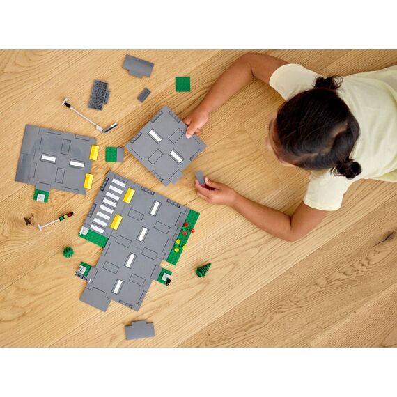 LEGO City - Road Plates (60304) / Toys - Lego - Collectibles - Techbox