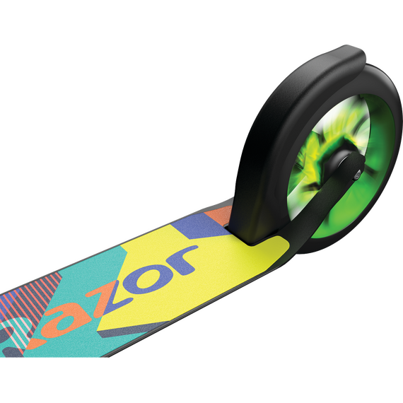 Razor - A5 Lux Light Up Scooter - Green (13073033) / Toys