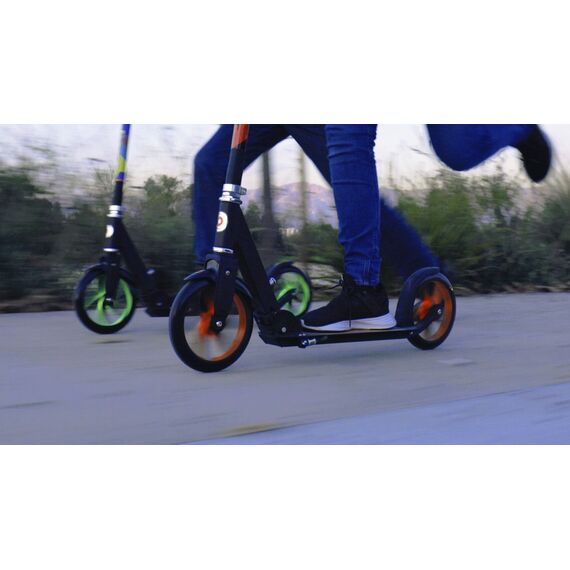 Razor - A5 Lux Light Up Scooter - Green (13073033) / Toys